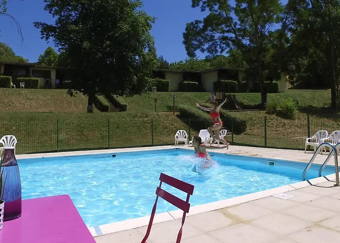 Vvf Montpeyroux Auvergne Holiday park 2*